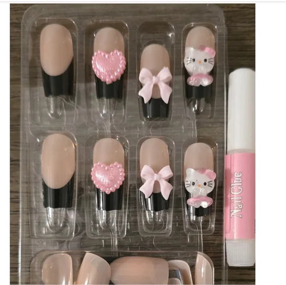 Hello Kitty 💝 Bundle of (3) Free gift "Hello Kitty Bracelet" 🎁